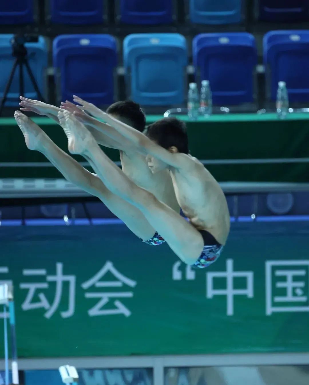 法国跳水名将在团体比赛中争先