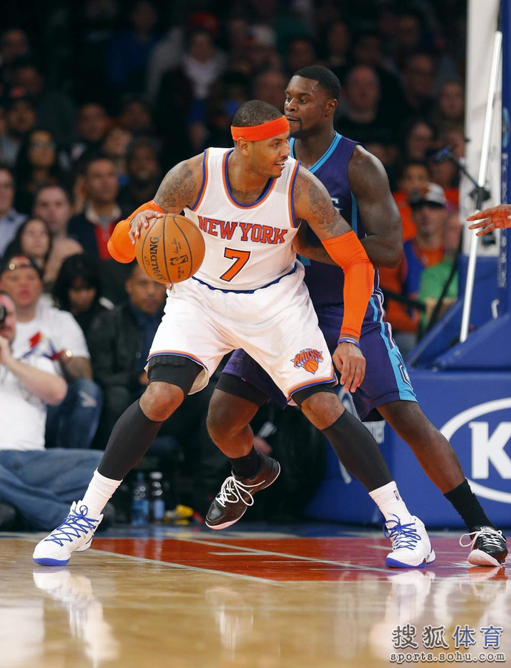 尼克斯轻取黄蜂,萨姆·米切尔完成帽子戏法 尼克斯轻取黄蜂,萨姆·米切尔完成帽子戏法