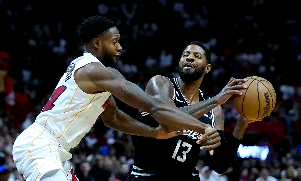 包含热火逆转76人，巴特勒关键时刻发威的词条