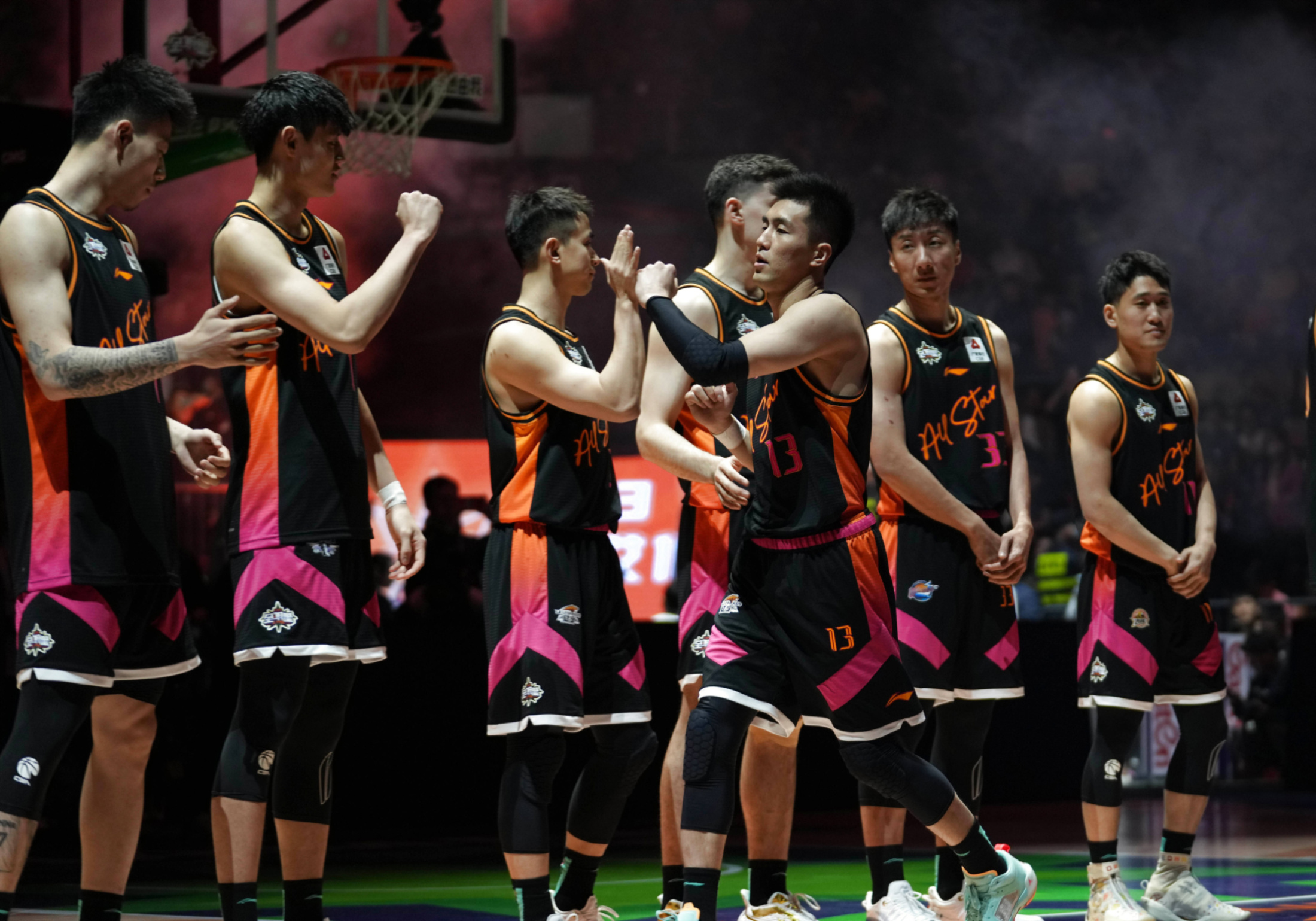 焦点大战:CBA上演巅峰碰撞 焦点大战:CBA上演巅峰碰撞