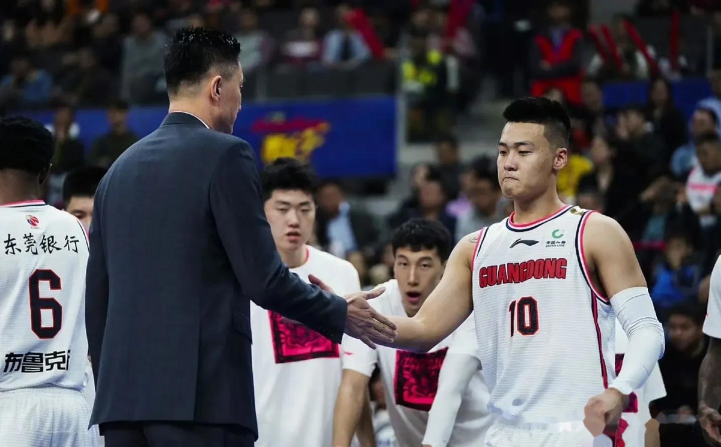 焦点大战:CBA上演巅峰碰撞 焦点大战:CBA上演巅峰碰撞