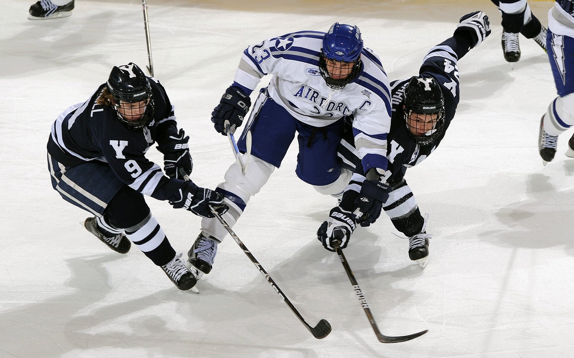 布伦森天神下凡30分血洗！热火主场踏平广厦，比赛三节进入垃圾时间