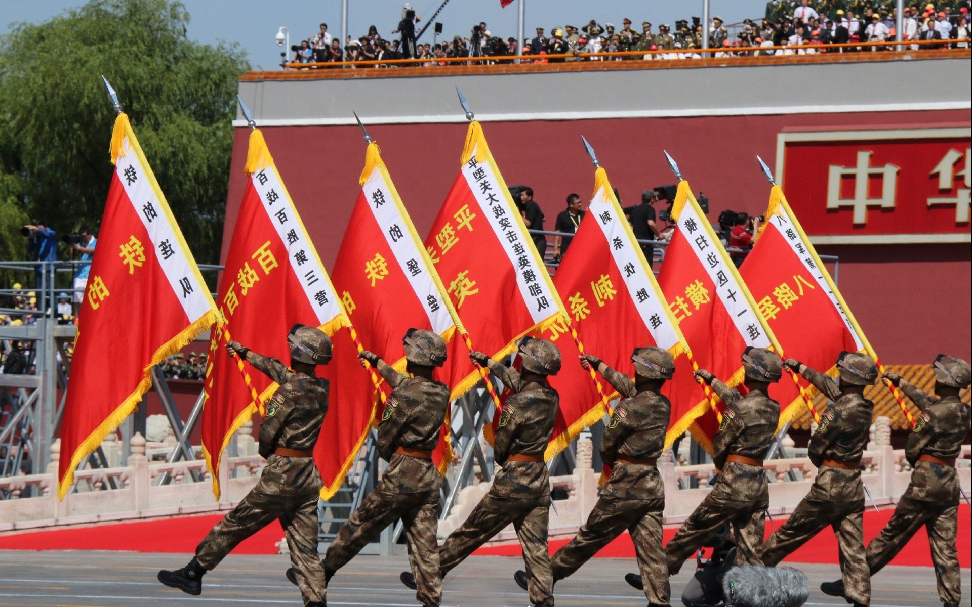 赛道与绿茵场的交响，曼城在F1争冠焦点战中击败喀麦隆的跨界传奇