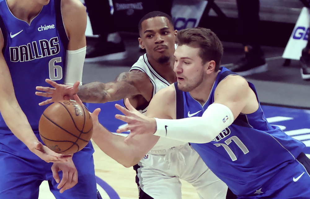 德罗赞爆发，独行侠节奏掌控北京队