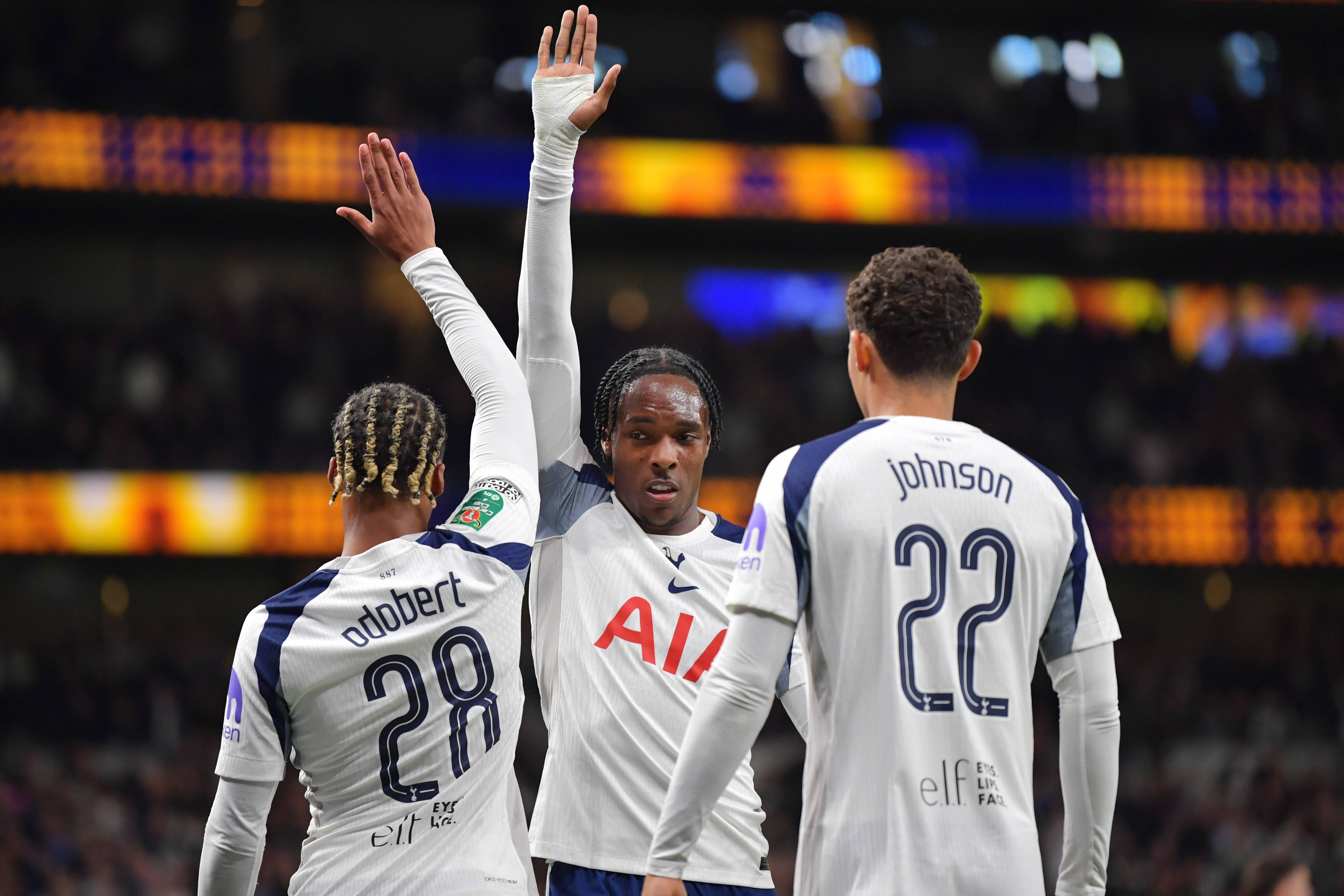 英超争冠焦点战,马刺强压尼克斯 英超争冠焦点战,马刺强压尼克斯